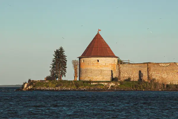 Крепость Орешек и дикие пляжи